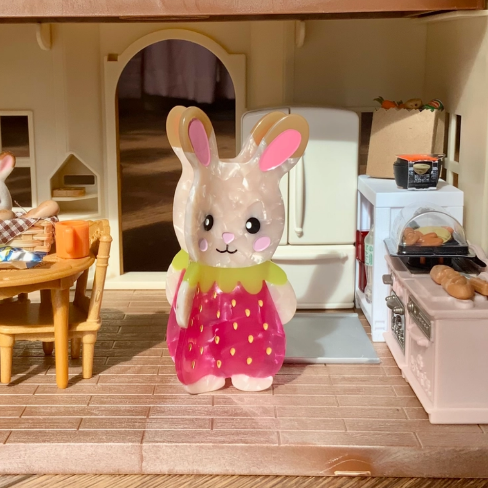 Strawbunny Hair Claw