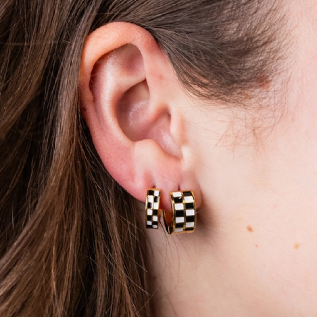 Chunky Checkered Huggies